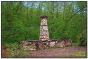 Памятник в честь 70 летия Апшеронского Лесхоза (1999 год)